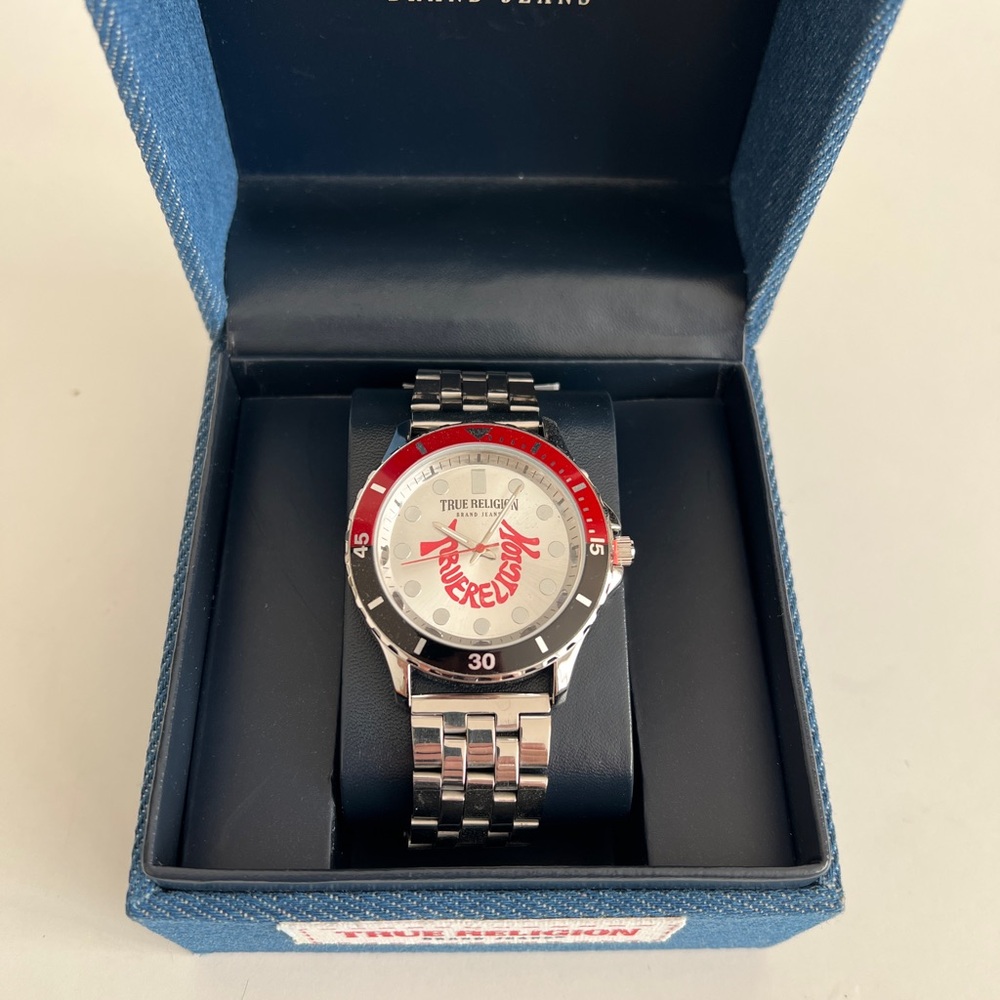True Religion Silver Men's Watch with gift box - Picture 2 of 4